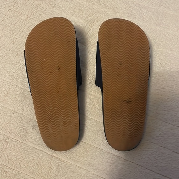 Hanna Anderson shark slides 13 - Picture 5 of 5